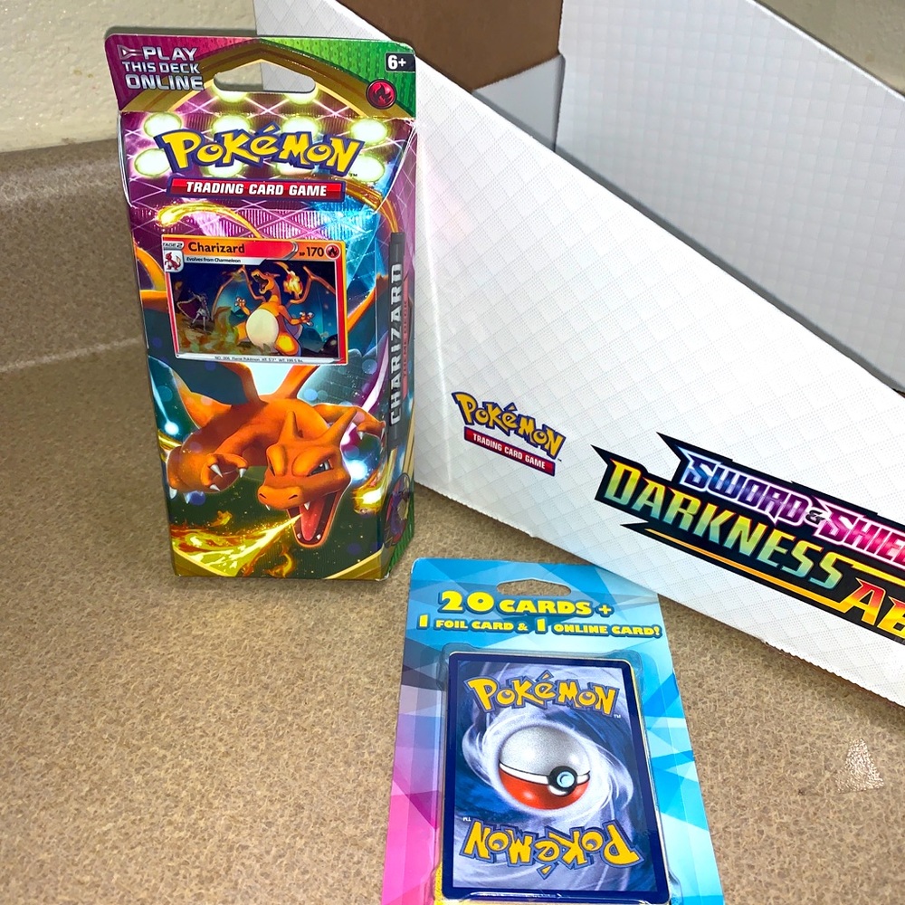 Pokemon Charizard.”Display Box And Bonus 20 Pack”